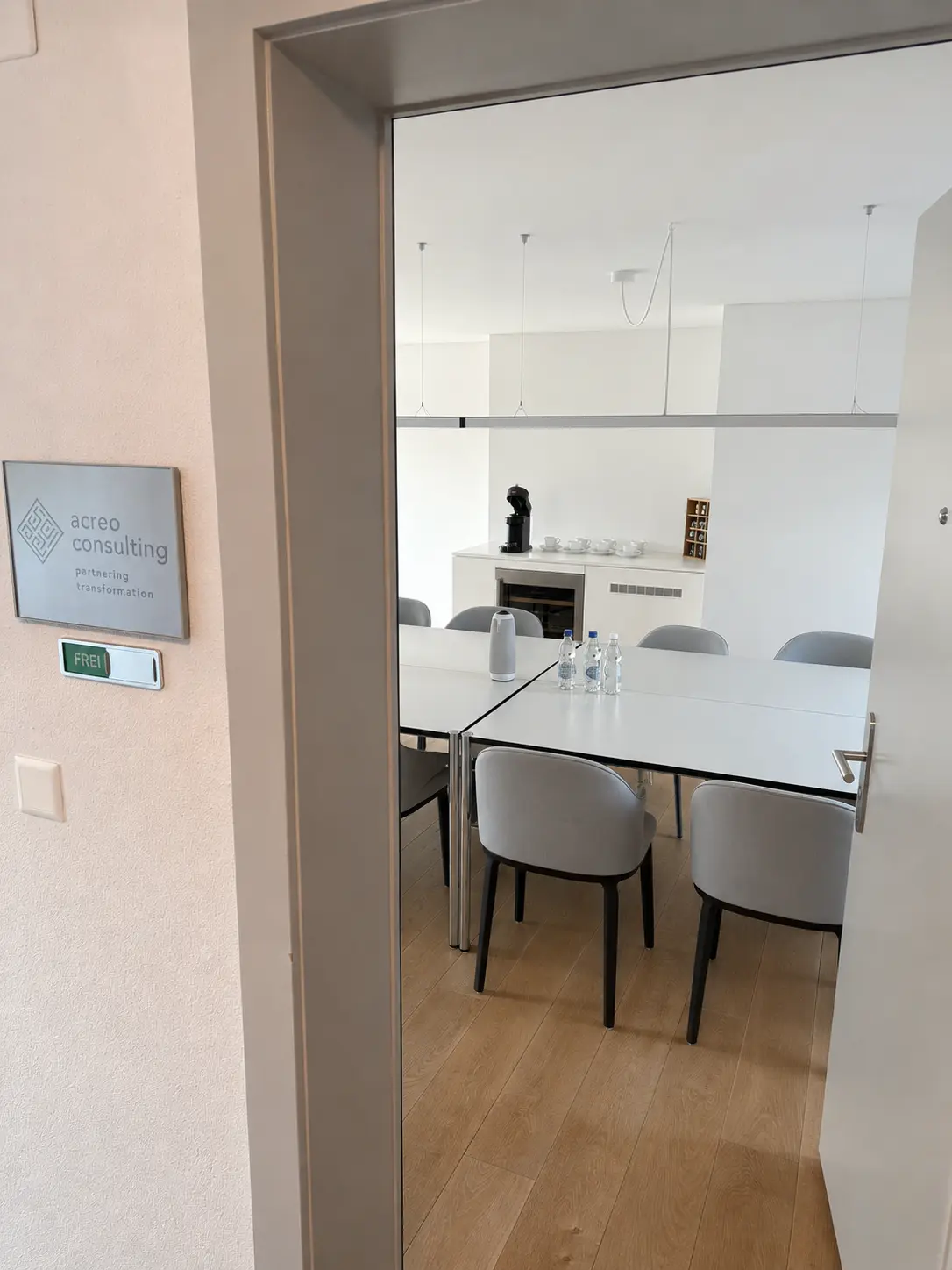 Eingang zum Sitzungszimmer The Loft bei acreo consulting